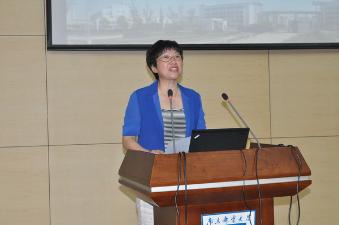 叶美兰副校长主持会议 叶美兰副校长主持会议